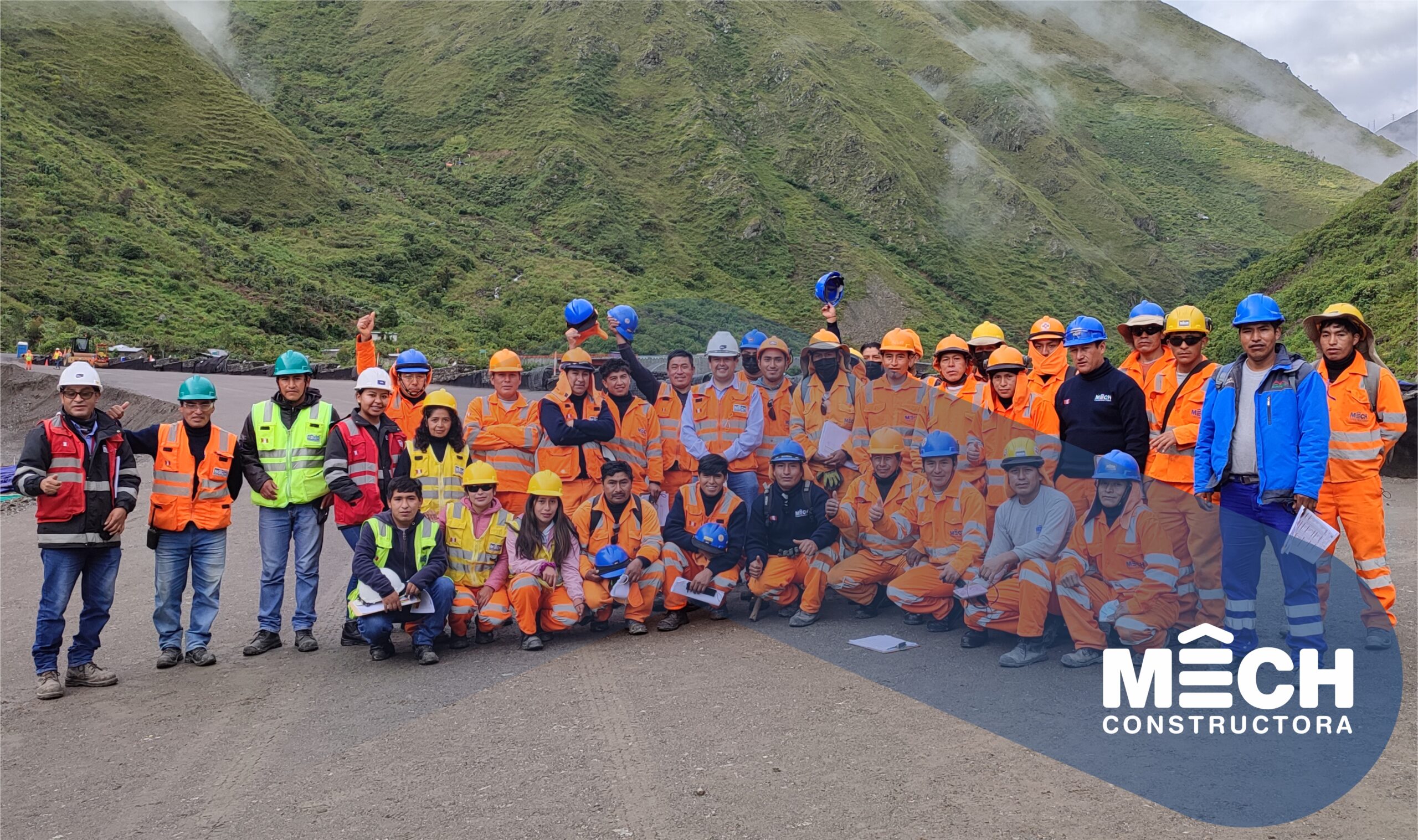 Equipo de Constructora MECH ejecutando obra civil en Cusco, Perú